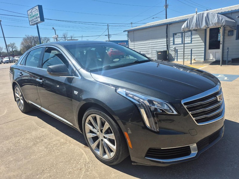 Cadillac XTS Vehicle Full-screen Gallery Image 03