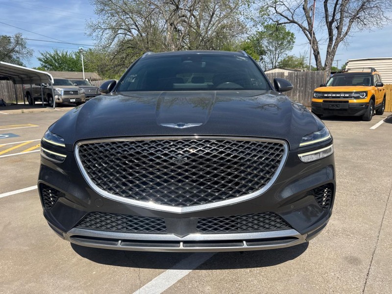 Genesis GV70 Vehicle Full-screen Gallery Image 02