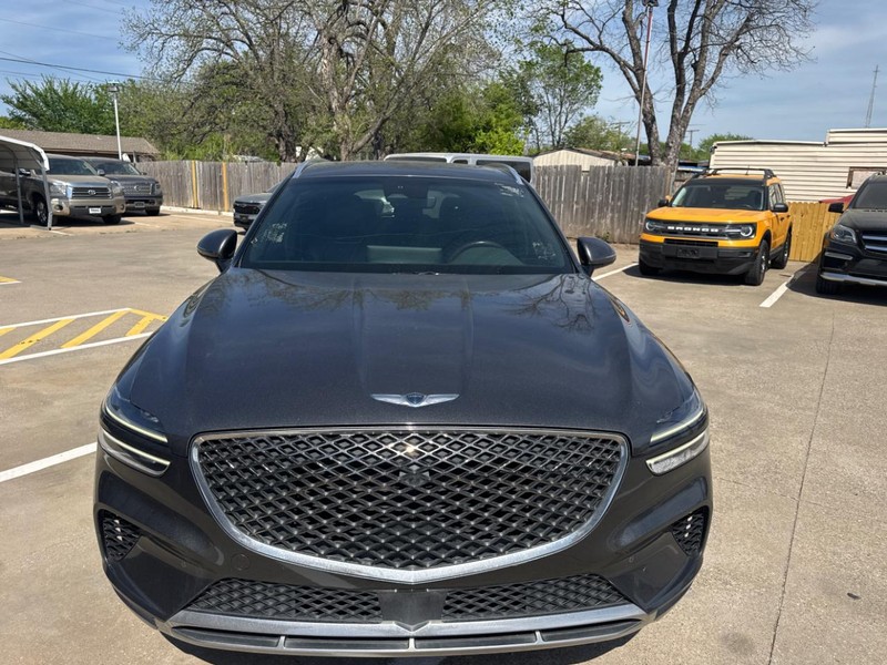 Genesis GV70 Vehicle Full-screen Gallery Image 03