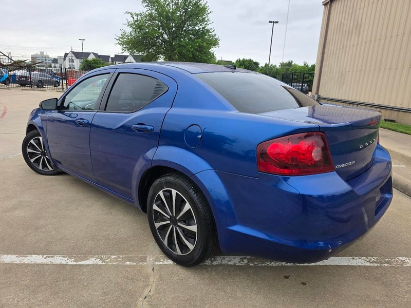 Dodge Avenger Vehicle Full-screen Gallery Image 03