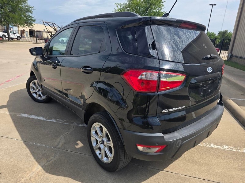 Ford EcoSport Vehicle Full-screen Gallery Image 03