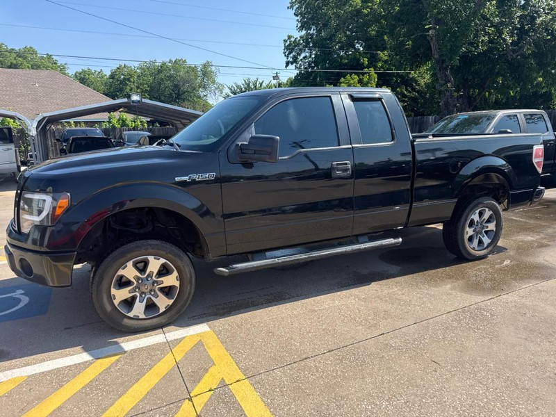 Ford F-150 Vehicle Full-screen Gallery Image 02