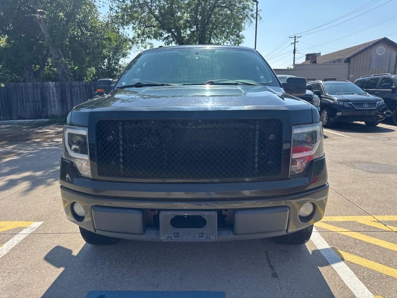 Ford F-150 Vehicle Full-screen Gallery Image 03