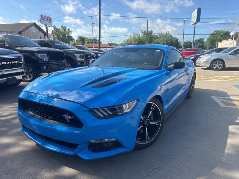 Ford Mustang Vehicle Full-screen Gallery Image 01