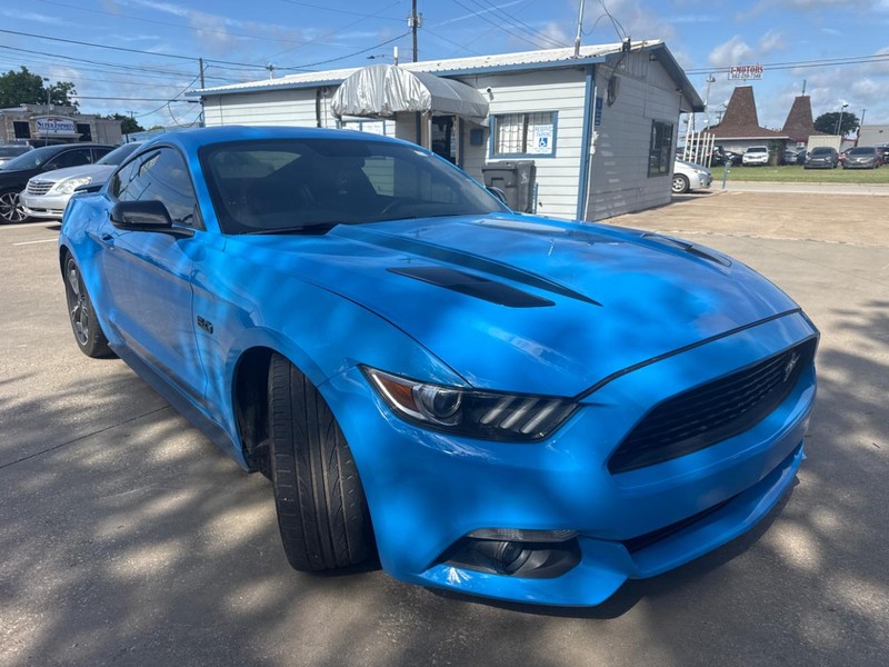 Ford Mustang Vehicle Full-screen Gallery Image 03
