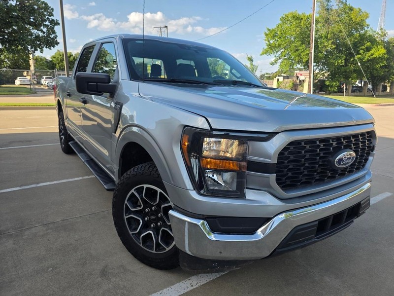 Ford F-150 Vehicle Full-screen Gallery Image 02