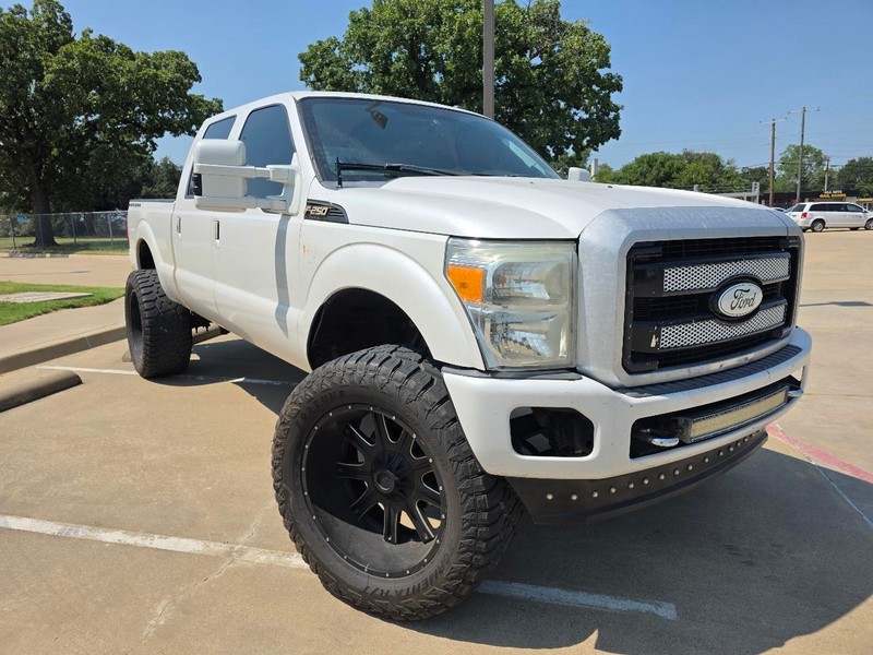 Ford Super Duty F-250 SRW Vehicle Full-screen Gallery Image 03