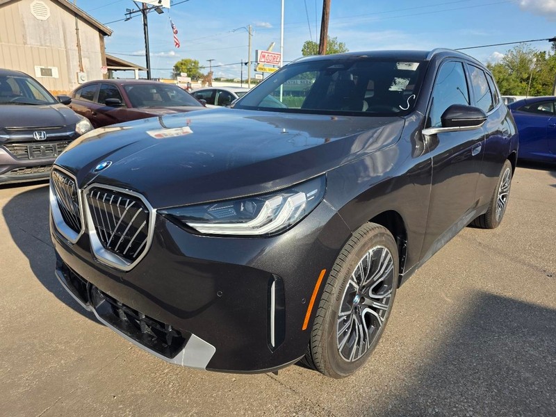 BMW X3 Vehicle Full-screen Gallery Image 02