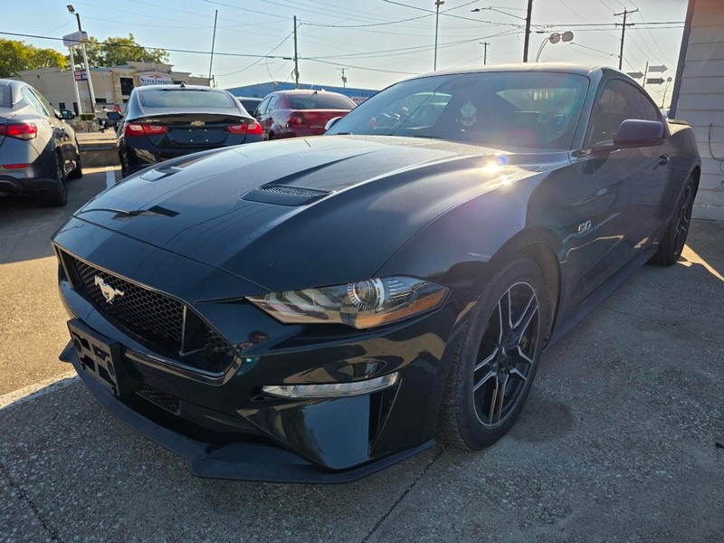 Ford Mustang Vehicle Full-screen Gallery Image 02