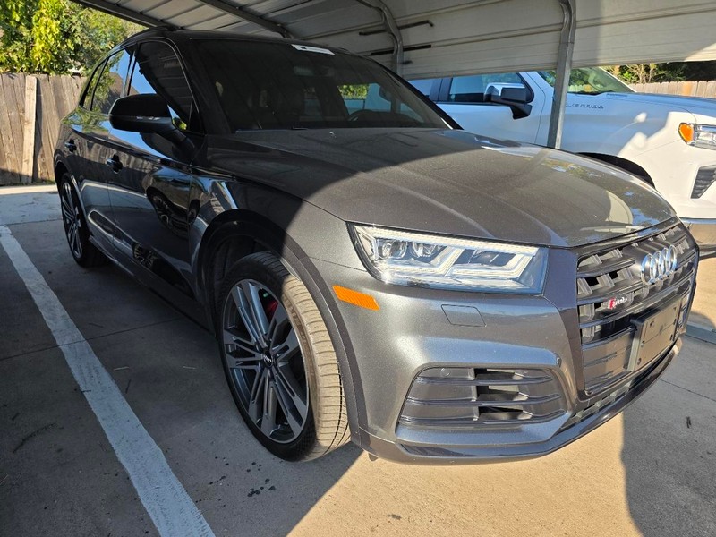 Audi SQ5 Vehicle Full-screen Gallery Image 02