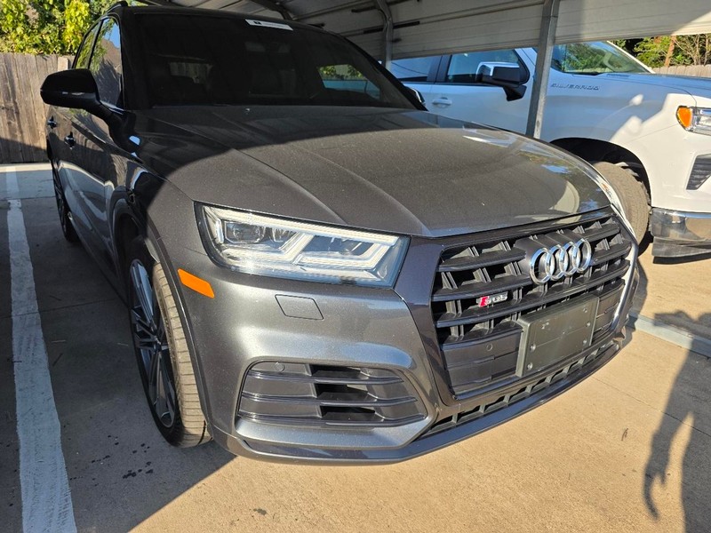 Audi SQ5 Vehicle Full-screen Gallery Image 03