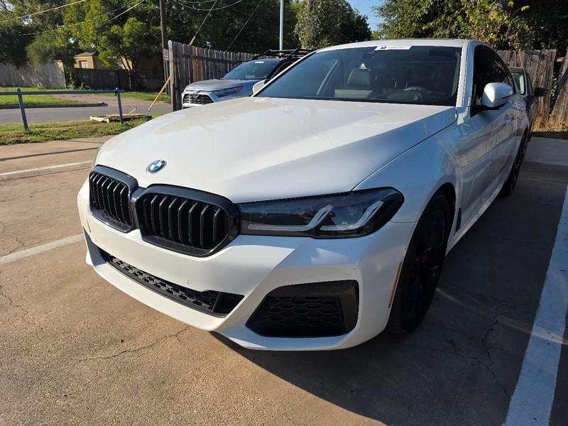 BMW 5 Series Vehicle Full-screen Gallery Image 01