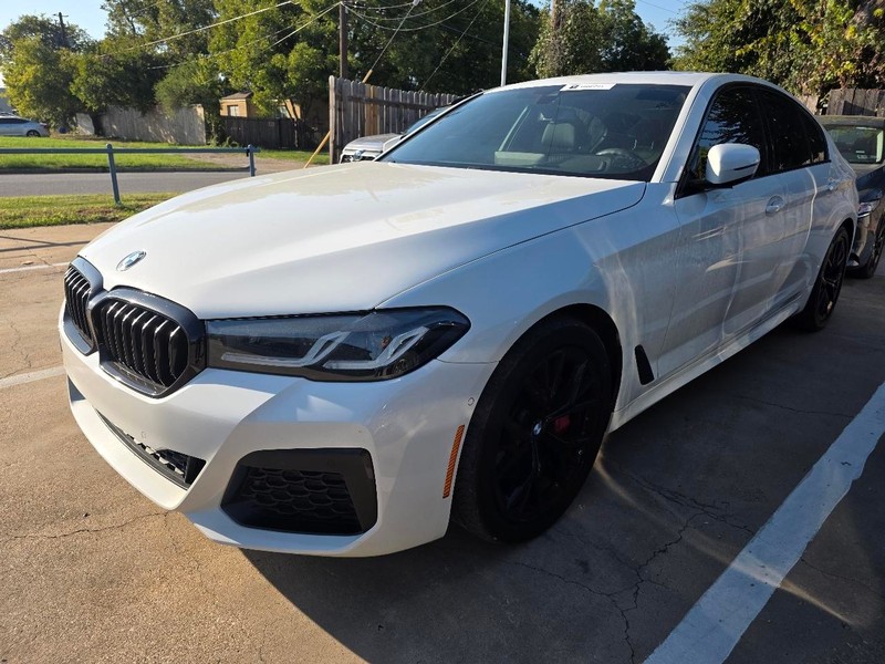 BMW 5 Series Vehicle Full-screen Gallery Image 02