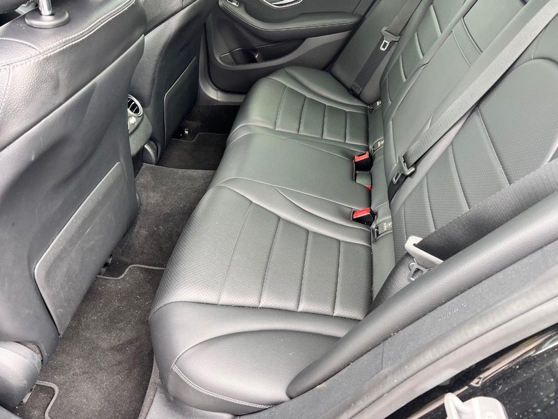 Mercedes-Benz C-Class Vehicle Image 15