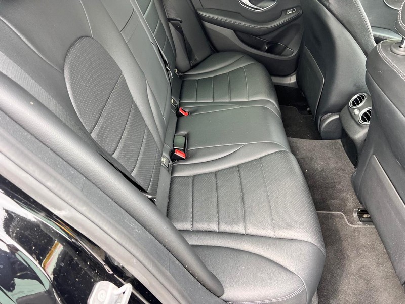 Mercedes-Benz C-Class Vehicle Image 16