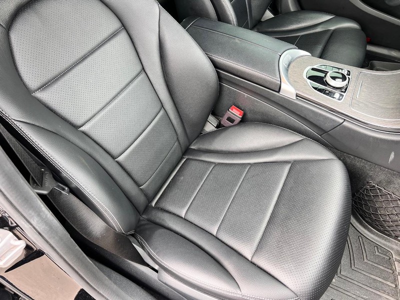 Mercedes-Benz C-Class Vehicle Image 17