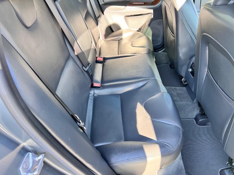 Volvo XC60 Vehicle Image 17