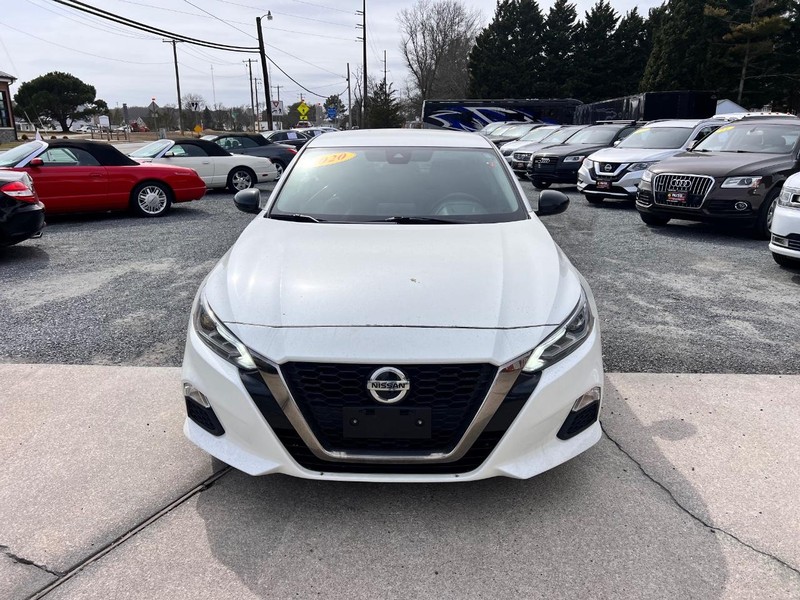 Nissan Altima Vehicle Image 02