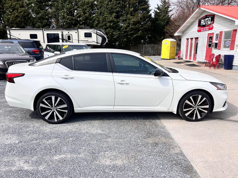 Nissan Altima Vehicle Image 04