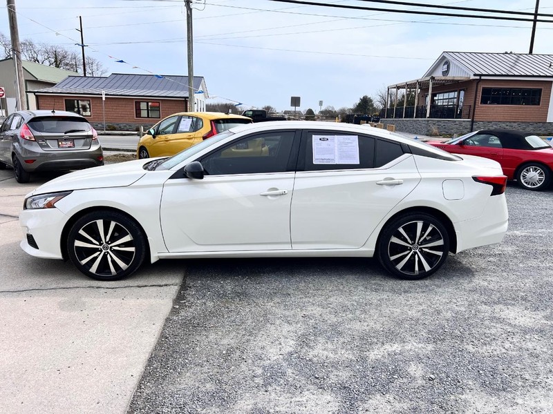 Nissan Altima Vehicle Image 08