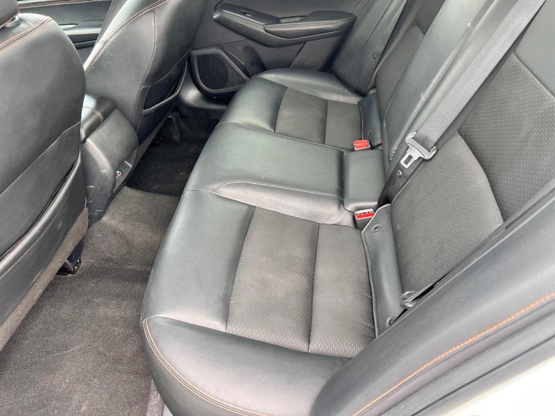 Nissan Altima Vehicle Image 13