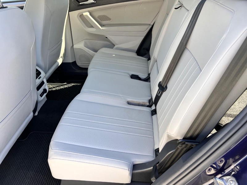 Volkswagen Tiguan Vehicle Image 14