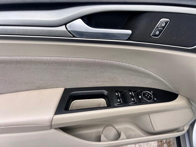 Ford Fusion Vehicle Image 09
