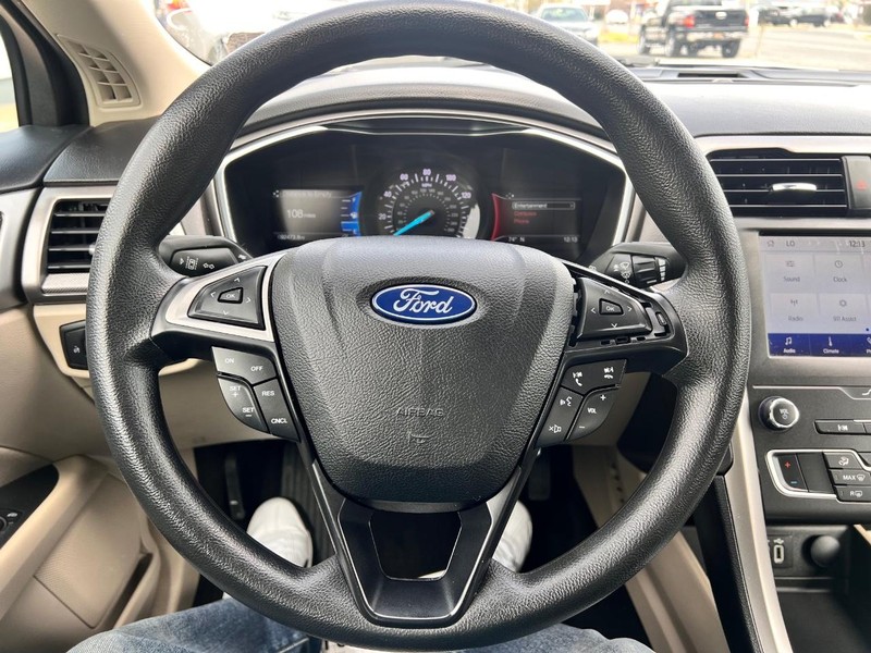 Ford Fusion Vehicle Image 10