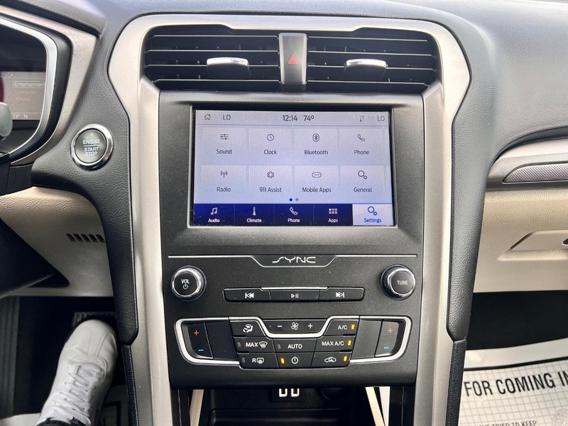 Ford Fusion Vehicle Image 11