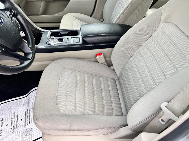 Ford Fusion Vehicle Image 13