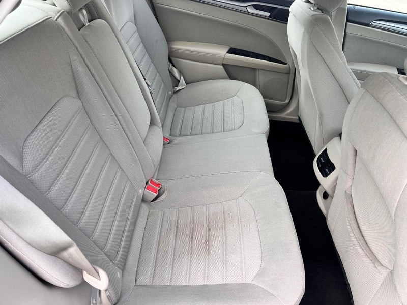 Ford Fusion Vehicle Image 15