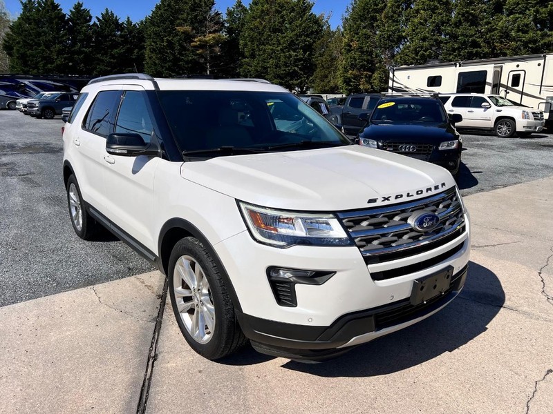 Ford Explorer Vehicle Image 03