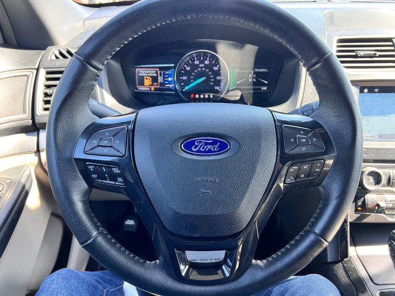 Ford Explorer Vehicle Image 10