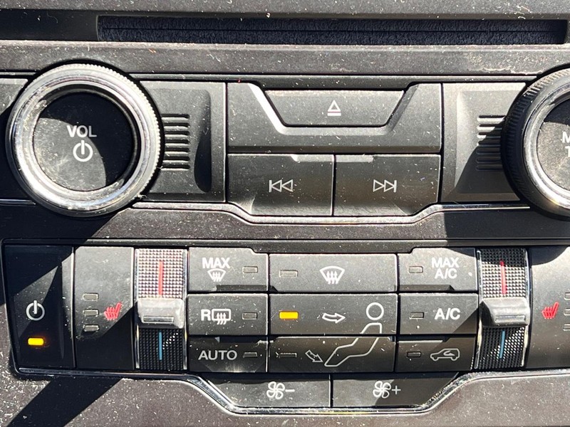 Ford Explorer Vehicle Image 13