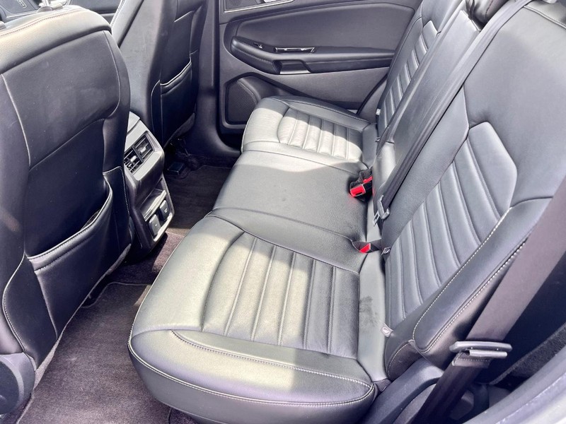 Ford Edge Vehicle Image 12