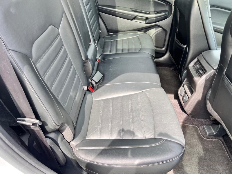 Ford Edge Vehicle Image 14