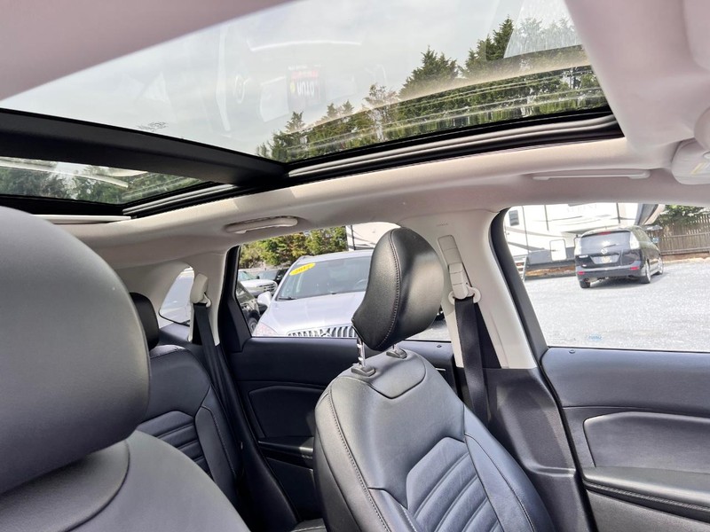 Ford Edge Vehicle Image 16