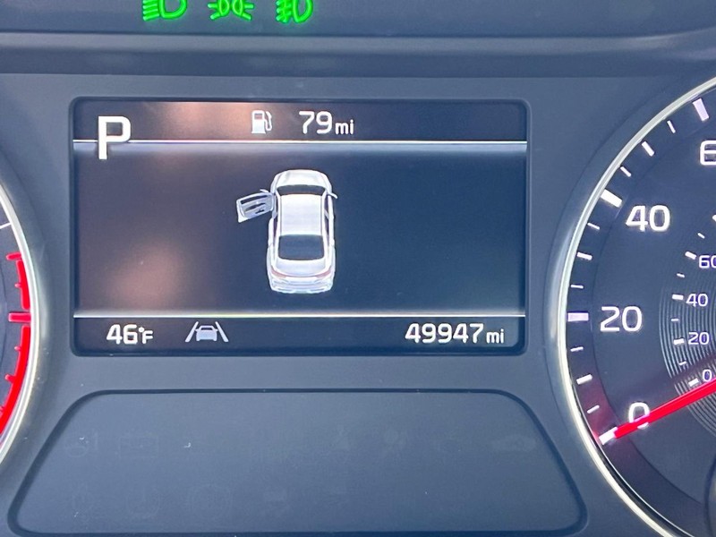 Kia Forte Vehicle Image 11