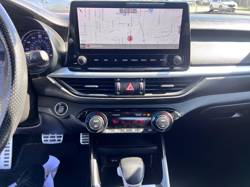 Kia Forte Vehicle Image 14
