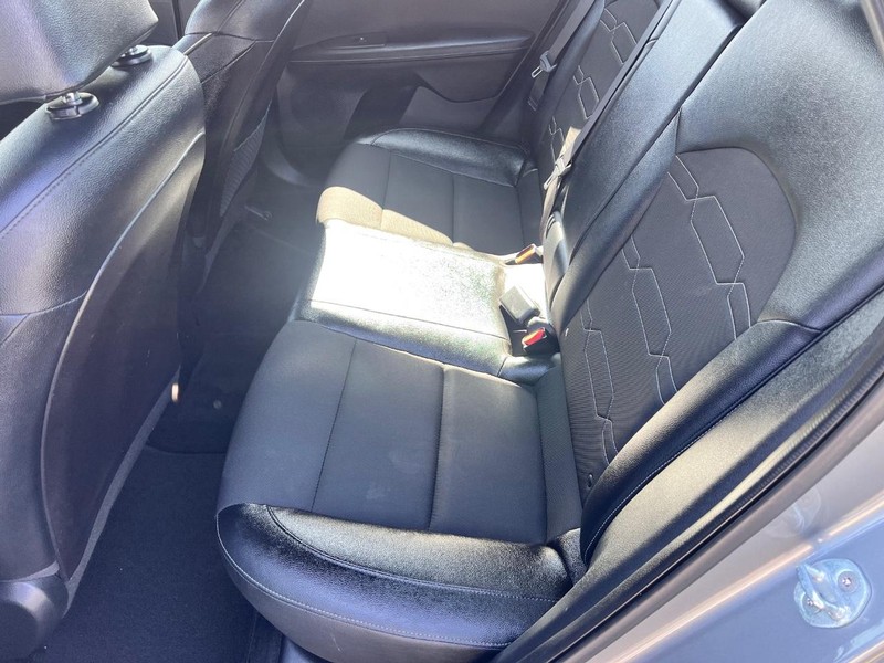 Kia Forte Vehicle Image 16