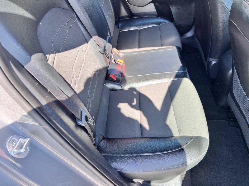 Kia Forte Vehicle Image 18