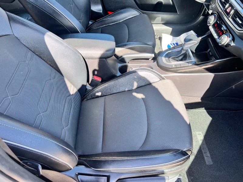 Kia Forte Vehicle Image 19
