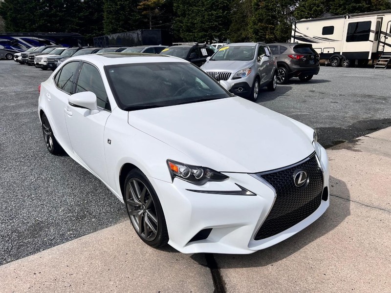 Lexus IS Vehicle Image 03