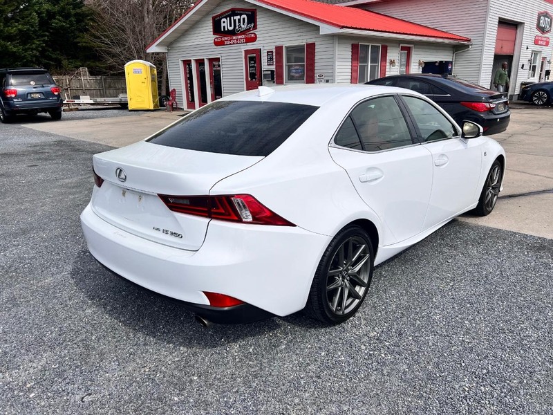 Lexus IS Vehicle Image 05