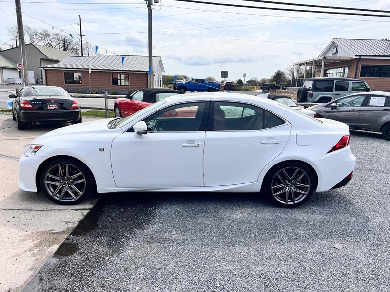 Lexus IS Vehicle Image 08