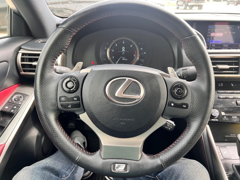 Lexus IS Vehicle Image 10