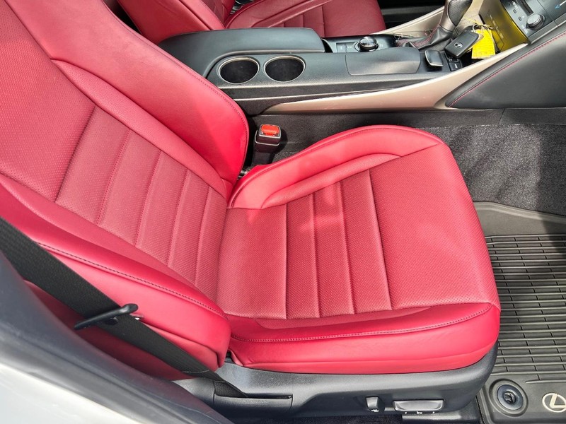 Lexus IS Vehicle Image 17
