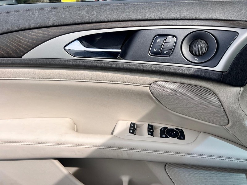 Lincoln MKZ Vehicle Image 08
