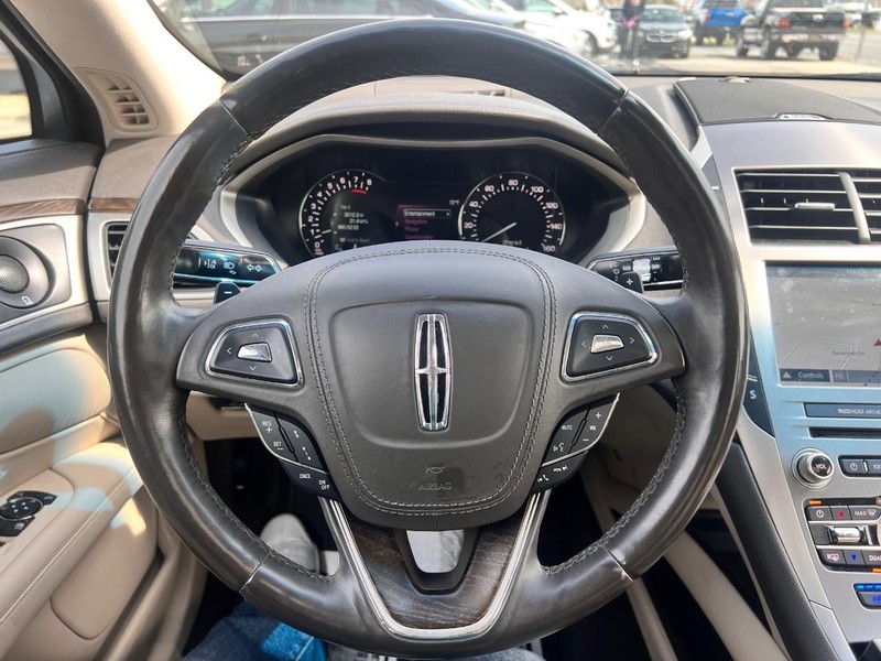Lincoln MKZ Vehicle Image 09