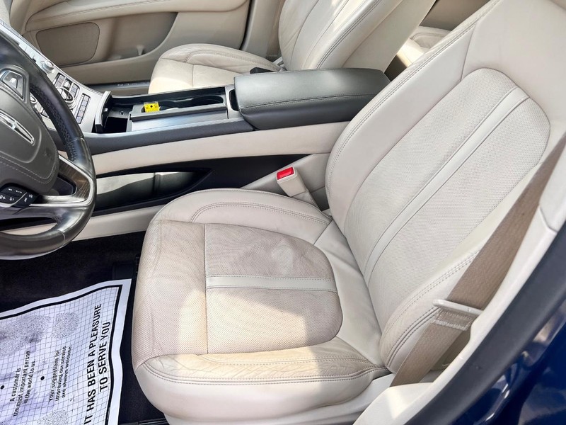 Lincoln MKZ Vehicle Image 13